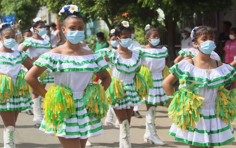 DESFILE